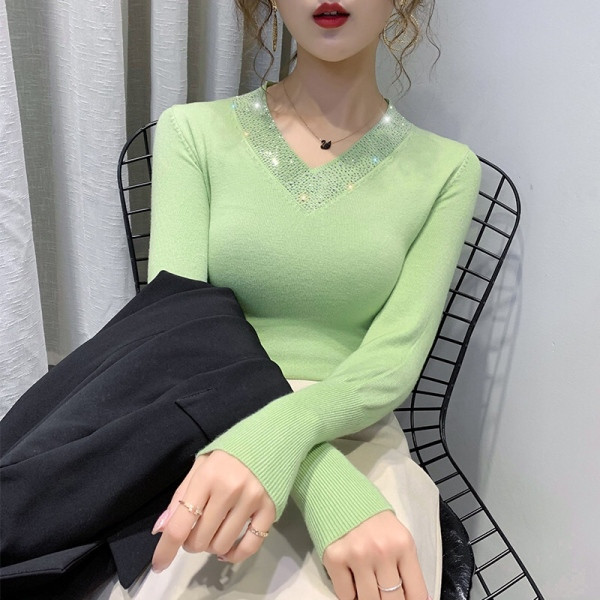 Εντυπωσιακή γυναικεία μπλούζα με V-neck και χάντρες