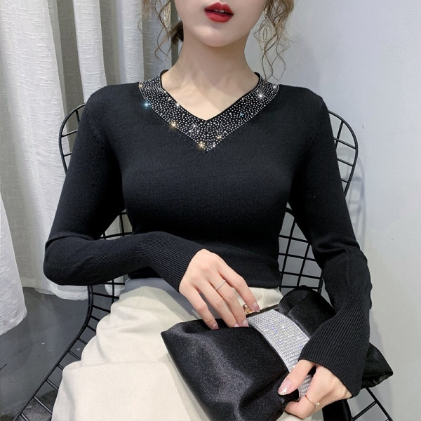 Εντυπωσιακή γυναικεία μπλούζα με V-neck και χάντρες