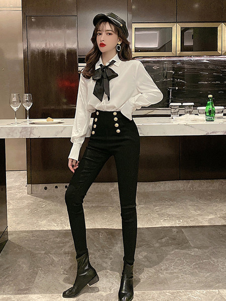 Moodsad naiste mustad püksid kõrge vöökoha ja nööpidega