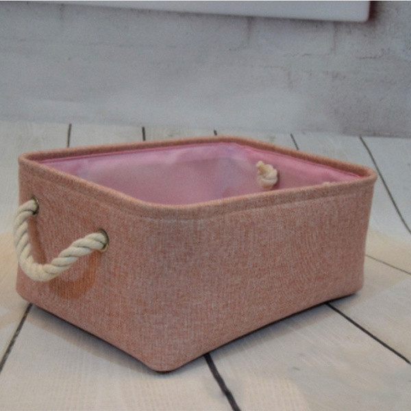 Neperšlampama tekstilinė dėžutė su megztomis rankenomis, tinkanti smulkiems daiktams laikyti
