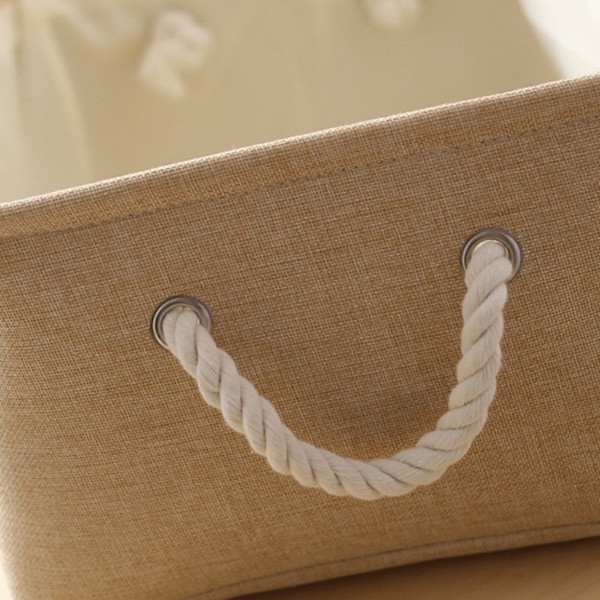 Neperšlampama tekstilinė dėžutė su megztomis rankenomis, tinkanti smulkiems daiktams laikyti