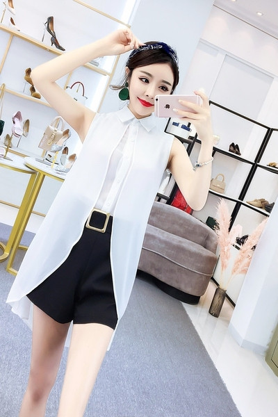 Modern szett sifon ujjatlan ingből és magas derekú rövidnadrágból