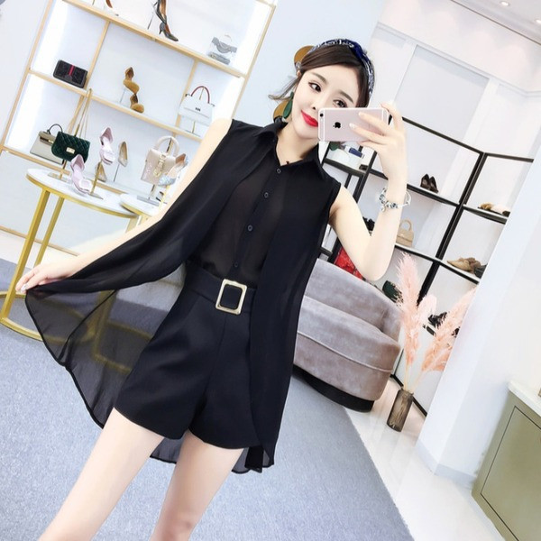 Modern szett sifon ujjatlan ingből és magas derekú rövidnadrágból