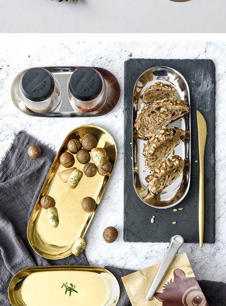 Elipsės formos nerūdijančio plieno lėkštė, tinkanti desertams patiekti