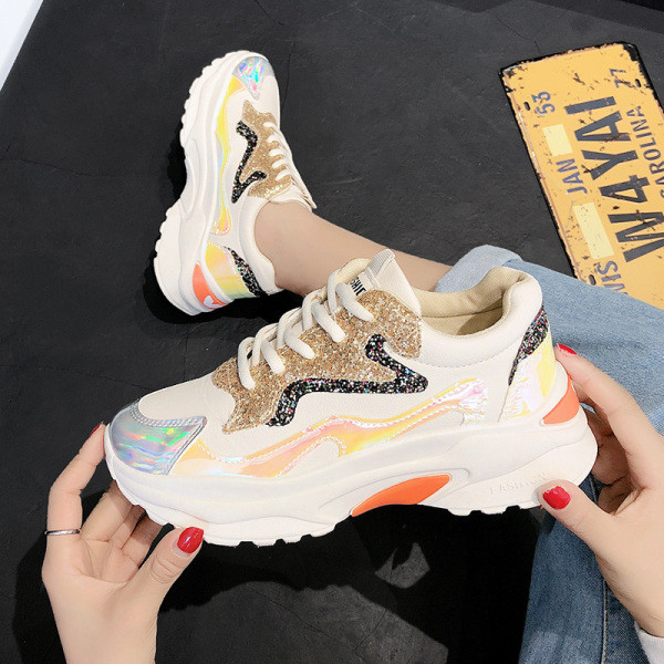 Καθημερινή γυναικεία αθλητικά παπούτσια με γυαλιστερό αποτέλεσμα και σκληρή σόλα σε διάφορα χρώματα