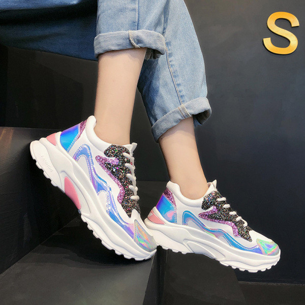 Καθημερινή γυναικεία αθλητικά παπούτσια με γυαλιστερό αποτέλεσμα και σκληρή σόλα σε διάφορα χρώματα