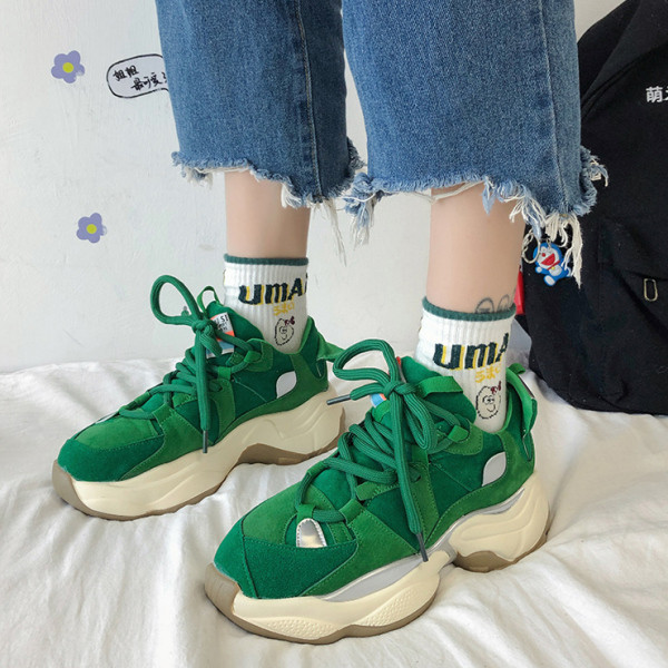 Νέο μονέλο μοντέρνα γυναικεία αθλητικά  παπούτσια με χοντρή  σόλα κατάλληλα για κάθε εποχή