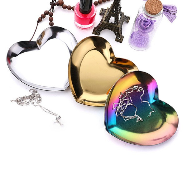 Trijų širdies formos nerūdijančio plieno plokščių rinkinys, tinkantis desertams