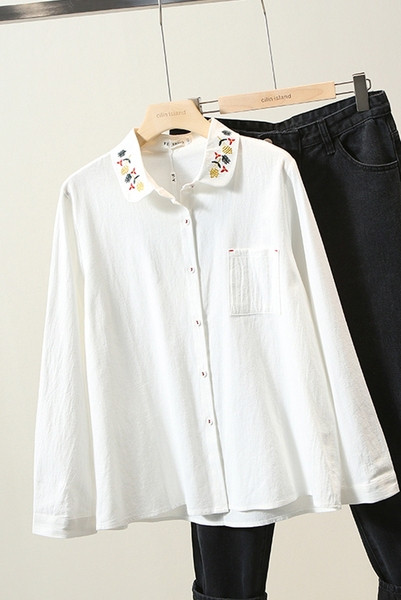 Nagy méretű női fehér ing hosszú ujjal, gallérján hímzéssel