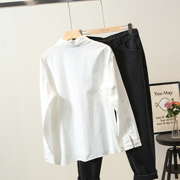 Nagy méretű női fehér ing hosszú ujjal, gallérján hímzéssel