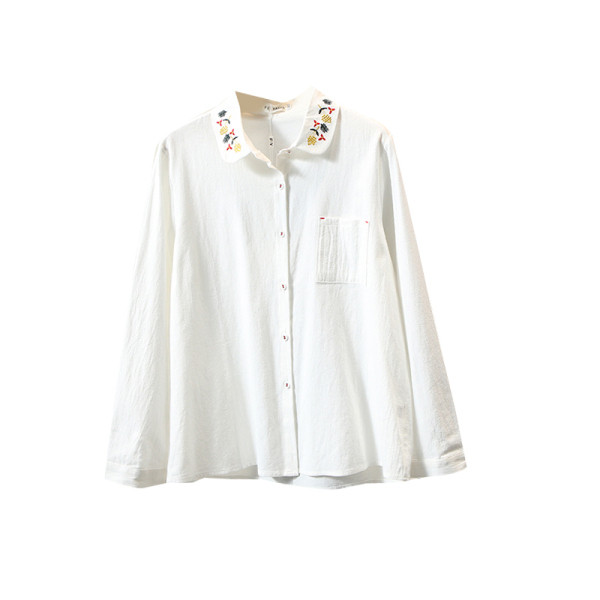 Nagy méretű női fehér ing hosszú ujjal, gallérján hímzéssel