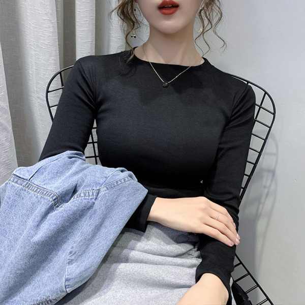 Testhezálló női blúz ovális nyakkivágással - sima modell