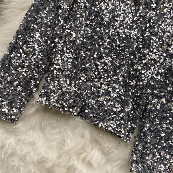 Aktuális női fényes blúz, hosszú ujjú, szögletes nyakkivágással és flitterekkel