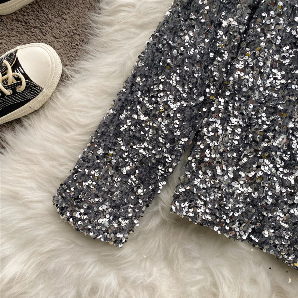 Aktuális női fényes blúz, hosszú ujjú, szögletes nyakkivágással és flitterekkel