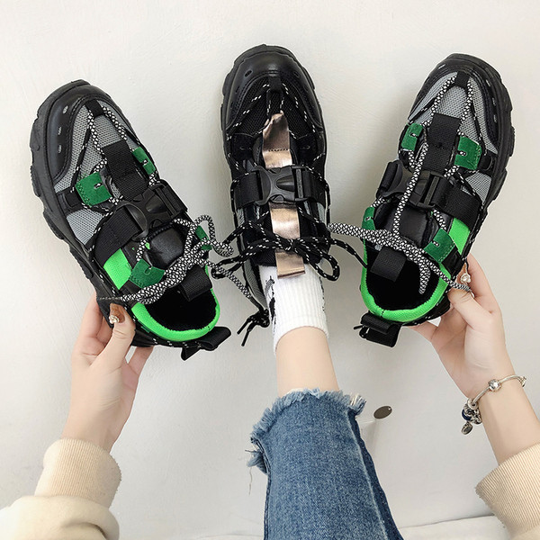 Αθλητικά casual γυναικεία παπούτσια με μια σκληρή σόλα κατάλληλη για κάθε εποχή