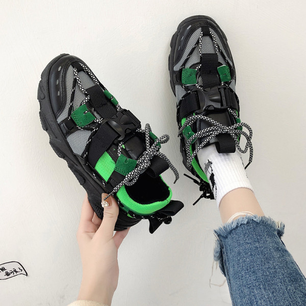 Αθλητικά casual γυναικεία παπούτσια με μια σκληρή σόλα κατάλληλη για κάθε εποχή