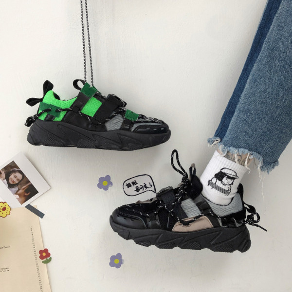 Αθλητικά casual γυναικεία παπούτσια με μια σκληρή σόλα κατάλληλη για κάθε εποχή