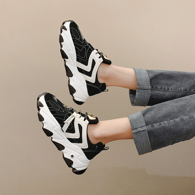 Αθλητικά casual γυναικεία παπούτσια με μια σκληρή σόλα κατάλληλη για κάθε εποχή