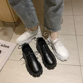 Női alkalmi cipő eko bőrből, magas talppal és fűzővel