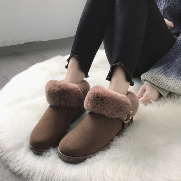 Őszi-téli női csizma puha béléssel és fém elemmel