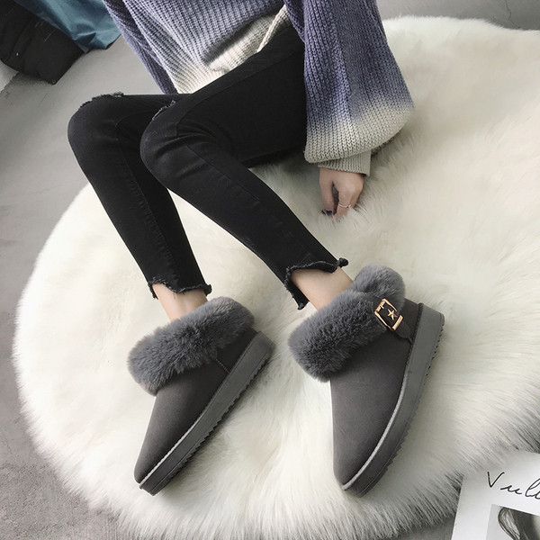 Őszi-téli női csizma puha béléssel és fém elemmel