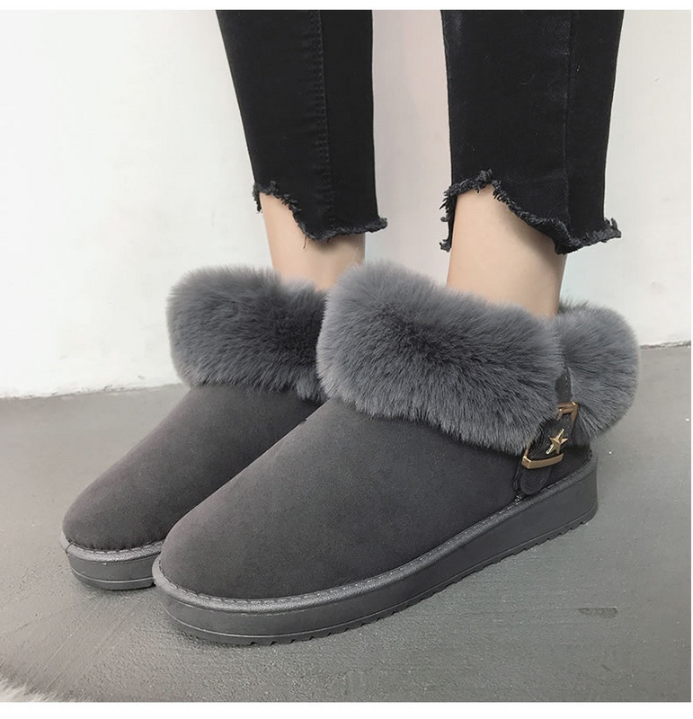 Őszi-téli női csizma puha béléssel és fém elemmel