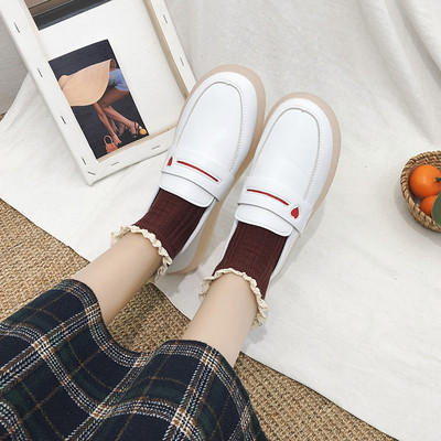 Női alkalmi cipő lapos talppal, színes hímzéssel - öko bőrből