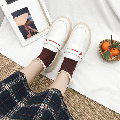 Női alkalmi cipő lapos talppal, színes hímzéssel - öko bőrből