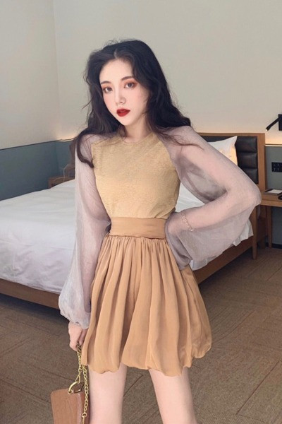 Γυναικείες μπλούζες με οβάλ λαιμόκοψη και μανίκια φαρδιάς τούλι