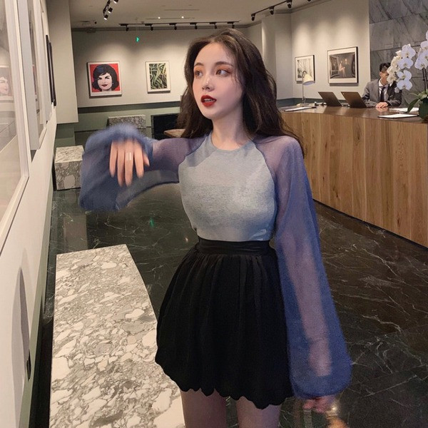 Γυναικείες μπλούζες με οβάλ λαιμόκοψη και μανίκια φαρδιάς τούλι