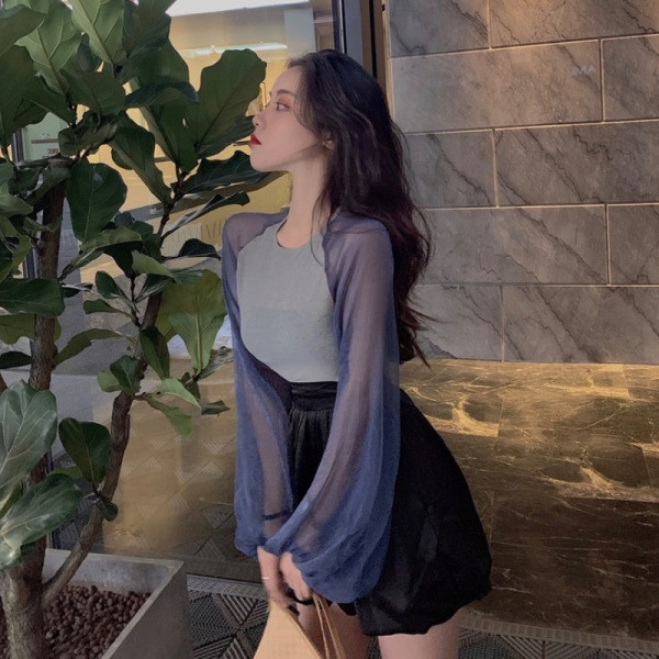 Γυναικείες μπλούζες με οβάλ λαιμόκοψη και μανίκια φαρδιάς τούλι