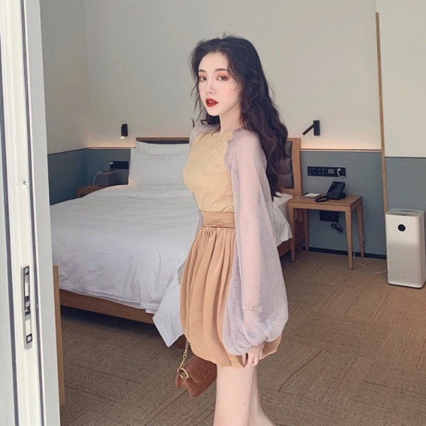 Γυναικείες μπλούζες με οβάλ λαιμόκοψη και μανίκια φαρδιάς τούλι