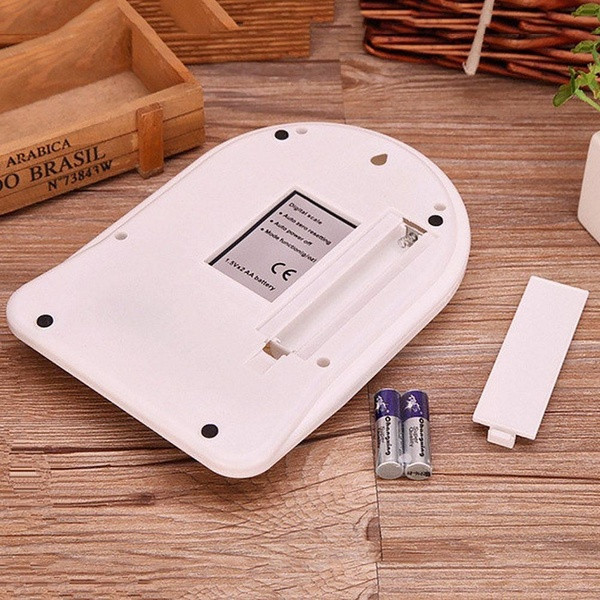 Електронна кухненска везна с LCD дисплей с размер 24x16.5x3.5см