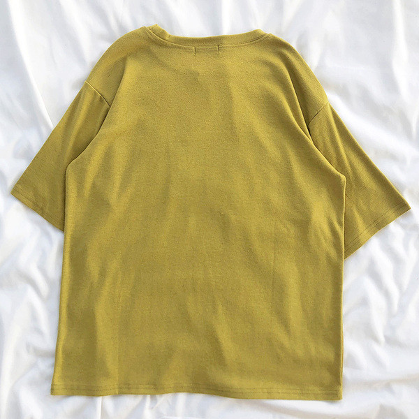 Περιστασιακό μοντέλο κυρίας t-shirt με στυλ για το σκυλί