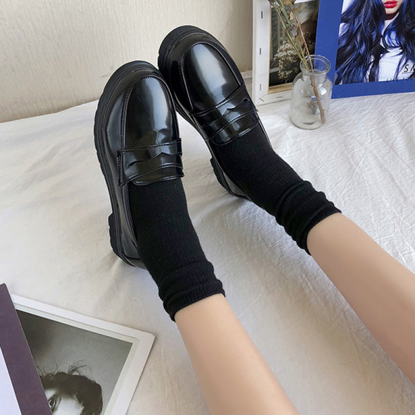 Alkalmi női tavaszi-őszi cipő lapos talppal eko bőrből fekete színben