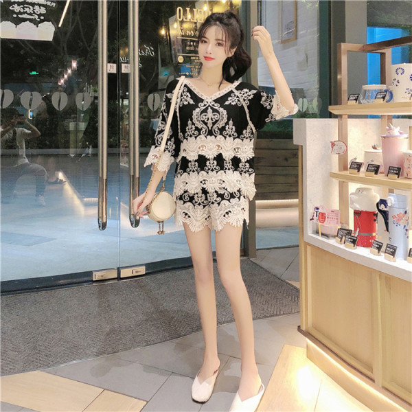 Νέο μοντέλο γυναικεία μπλούζα με δαντέλα και κεντήματα