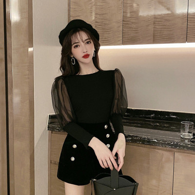 Vékony pulóver tüll ujjal