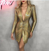 Stílusos női ruha Karcsú modell mély nyakkivágással, hosszú ujjakkal és gombokkal