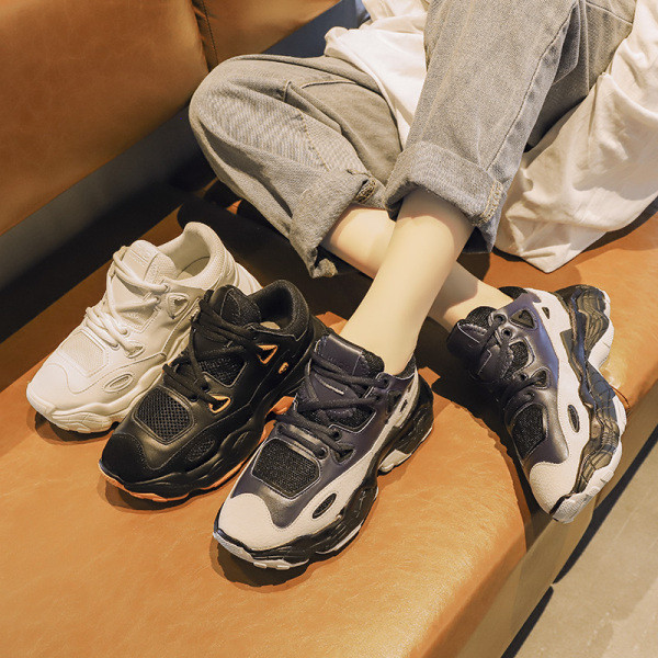 Női alkalmi tornacipő durva talppal, minden évszakhoz megfelelő