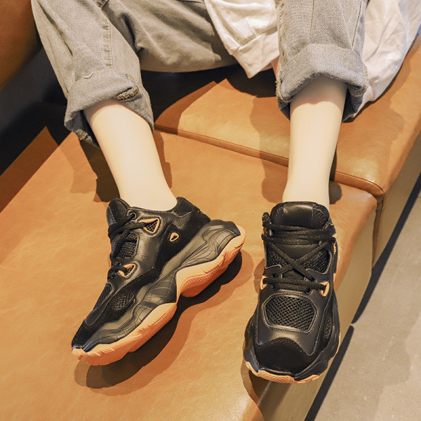 Női alkalmi tornacipő durva talppal, minden évszakhoz megfelelő