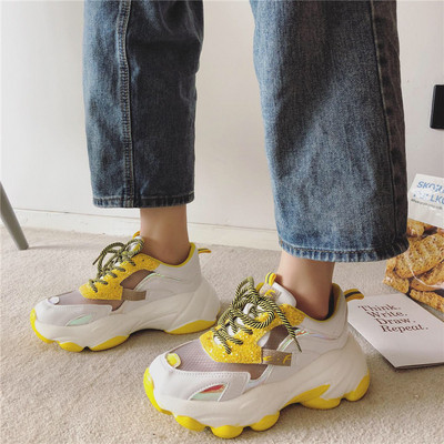 Kareda talla ja paeltega naiste sporttossud