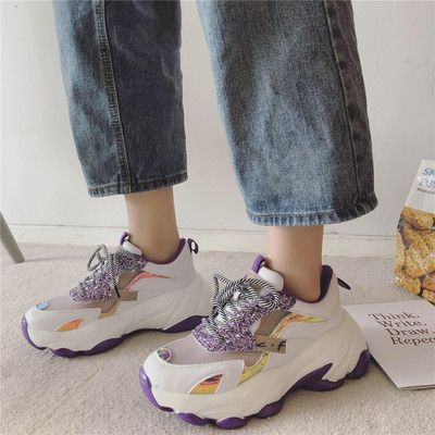 Kareda talla ja paeltega naiste sporttossud