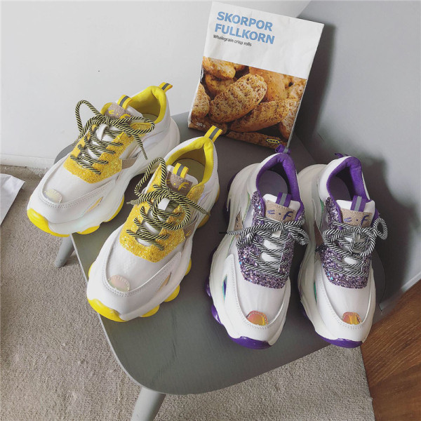 Kareda talla ja paeltega naiste sporttossud