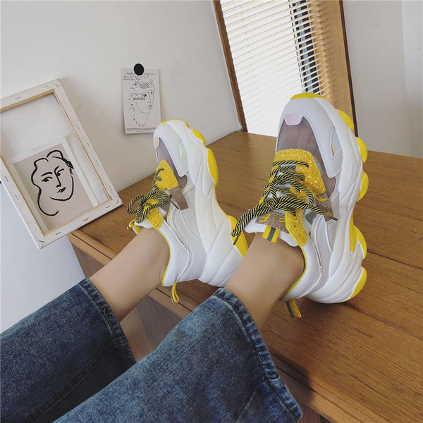 Kareda talla ja paeltega naiste sporttossud