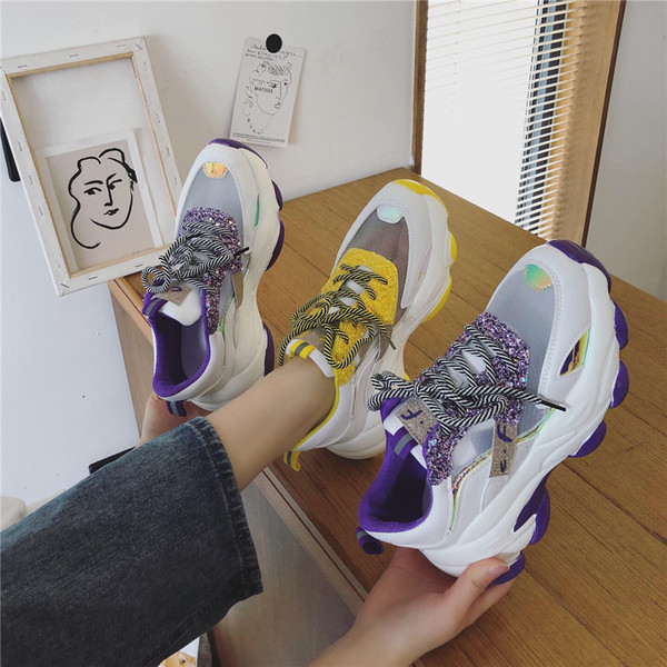 Kareda talla ja paeltega naiste sporttossud