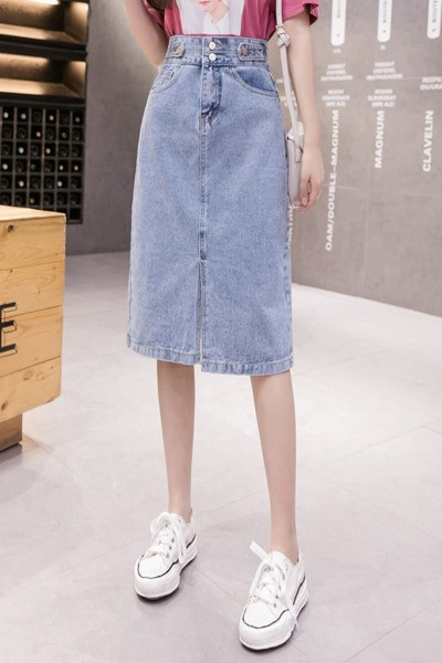 Magas derekú farmerszoknya és hasíték