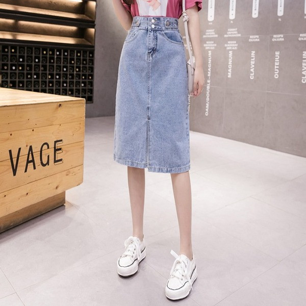 Magas derekú farmerszoknya és hasíték