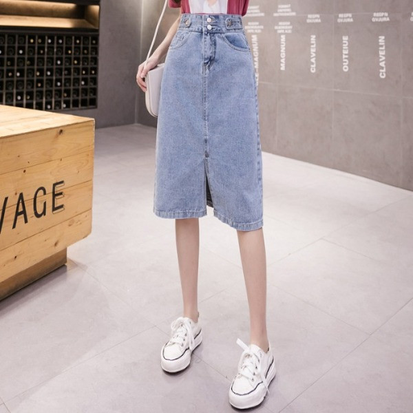 Magas derekú farmerszoknya és hasíték