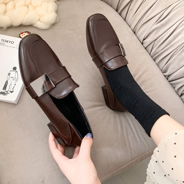 Alkalmi női őszi bőrcipő fém csattal