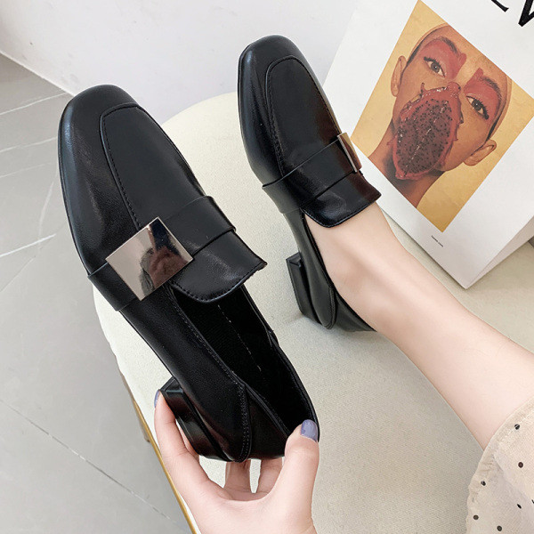 Alkalmi női őszi bőrcipő fém csattal